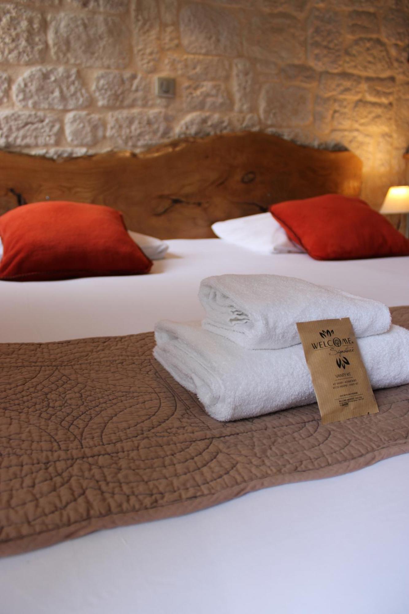 Hotel Restaurant Des Grottes Du Pech Merle Cabrerets Room photo